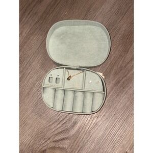 A New Day Jewelry Travel Case Set Gold Tone Necklace and Stud Earrings Green